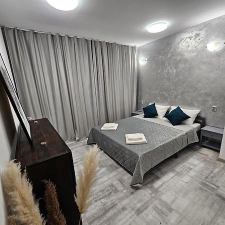 24 Shades Of Grey, Rezerva Acum Apartament Ultracentral, Ceai, Cafea, Filtru Apa Rece-Fierbinte, Saltea 160 Cm Memory Foam Craiova Exterior foto