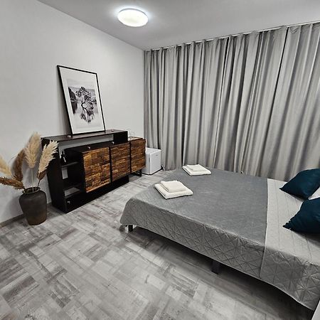24 Shades Of Grey, Rezerva Acum Apartament Ultracentral, Ceai, Cafea, Filtru Apa Rece-Fierbinte, Saltea 160 Cm Memory Foam Craiova Exterior foto