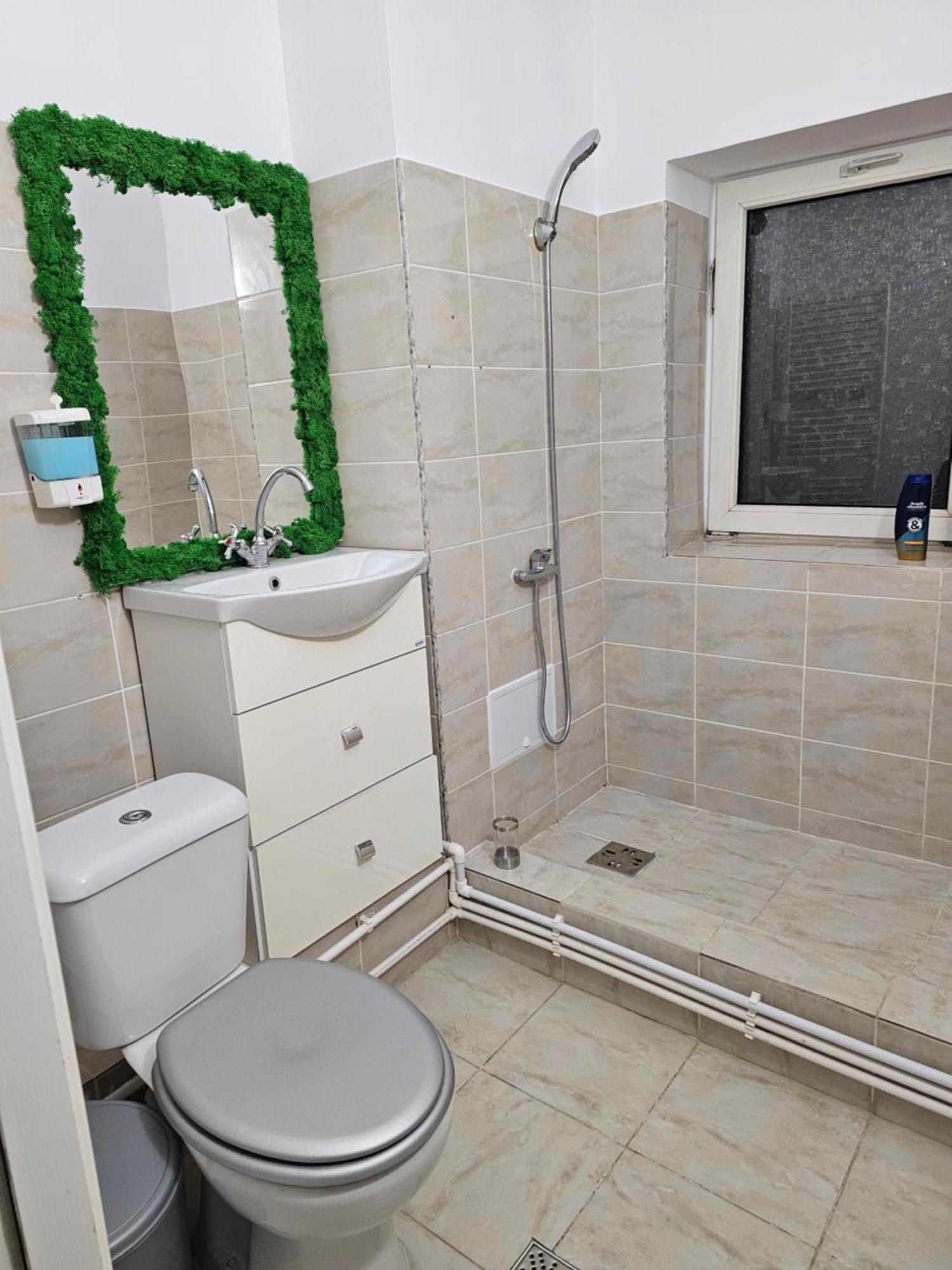 24 Shades Of Grey, Rezerva Acum Apartament Ultracentral, Ceai, Cafea, Filtru Apa Rece-Fierbinte, Saltea 160 Cm Memory Foam Craiova Exterior foto